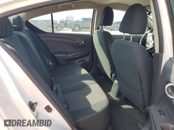2016 Nissan Versa SV z VIN 3N1CN7AP0GL846535, wystawiony jako Copart lot #61387085 z przebiegiem 61 680 mil mil oraz Czysty tytuł • Clean title. Historia ofert i sprzedaży dostępna na DreamBid. Obrazek 10.