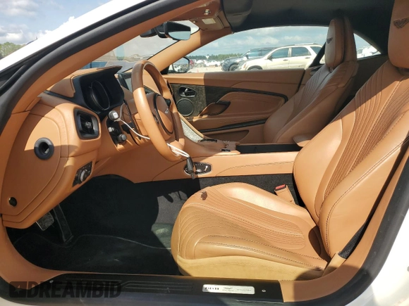 2020 Aston Martin DB11 z VIN SCFRMFCWXLGM09361, wystawiony jako Copart lot #80071914 z przebiegiem 10 972 mil mil oraz Szkoda całkowita • Salvage title. Historia ofert i sprzedaży dostępna na DreamBid. Obrazek 7.