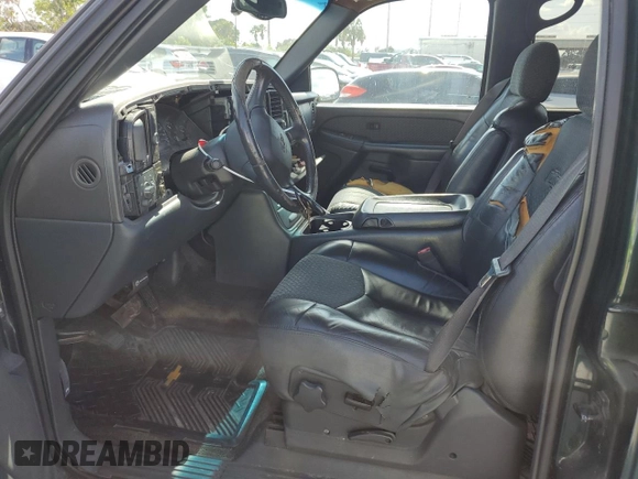 2002 Chevrolet Avalanche with VIN 3GNEC13T72G217883, listed as a Copart auction lot 52378085 with 140,300 mi miles and Salvage Title. Bid and sale history available at carsss.com. Image 7.