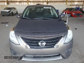 2016 Nissan Versa S z VIN 3N1CN7AP6GL884240, wystawiony jako Copart lot #63071695 z przebiegiem 48 761 mil mil oraz Czysty tytuł • Clean title. Historia ofert i sprzedaży dostępna na DreamBid. Obrazek 5.