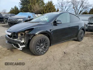 2025 Tesla Model Y Long Range z VIN 7SAYGDEE7SF288570, wystawiony jako Copart lot #48596345 z przebiegiem 4 366 mil mil oraz Szkoda całkowita • Salvage title. Historia ofert i sprzedaży dostępna na DreamBid. Obrazek 1.