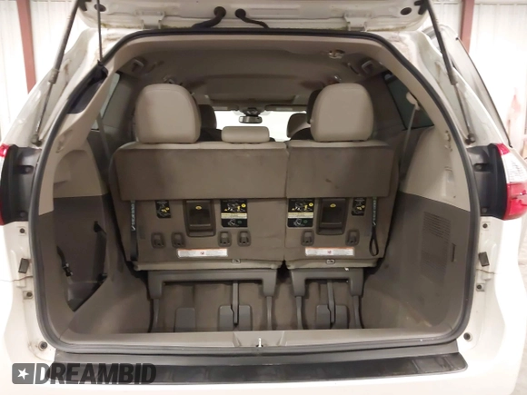 2018 Toyota Sienna XLE Auto Access Seat с VIN 5TDYZ3DC7JS909902, выставлен на аукционе IAAI как лот 42044363 с пробегом 59 283 миль миль и . История ставок и продаж доступна на DreamBid. Изображение 18.