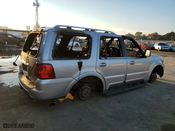 2004 Lincoln Navigator Luxury with VIN 5LMFU28R74LJ27841, listed as a Copart auction lot 83258624 with 0 mi miles and Non Repairable. Bid and sale history available at carsss.com. Image 3.