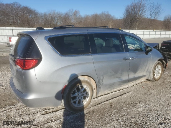 2021 Chrysler Voyager LXI with VIN 2C4RC1DGXMR521184, listed as a Copart auction lot 45634205 with 118,211 mi miles and Salvage Title. Bid and sale history available at carsss.com. Image 3.
