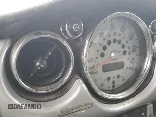 2006 MINI Hardtop S z VIN WMWRE335X6TL20674, wystawiony jako Copart lot #51828915 z przebiegiem Nie podano mil oraz Nie do naprawy • Non repairable. Historia ofert i sprzedaży dostępna na DreamBid. Obrazek 9.