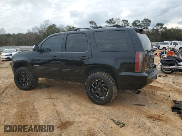 2010 GMC Yukon SLT with VIN 1GKMCCE35AR213217, listed as a Copart auction lot 46132185 with 275,571 mi miles and Salvage Title. Bid and sale history available at carsss.com. Image 2.