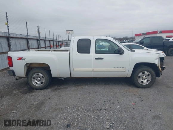 2013 Chevrolet Silverado 1500 LT with VIN 1GCRKSE76DZ404277, listed as a IAAI auction lot 41737878 with 204,921 mi miles and . Bid and sale history available at DreamBid. Image 13.