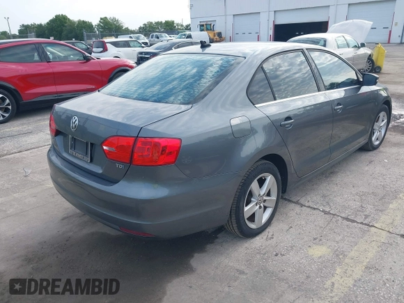 2014 Volkswagen Jetta TDI with VIN 3VWLL7AJ0EM386019, listed as a IAAI auction lot 42229260 with 122,858 mi miles and . Bid and sale history available at DreamBid. Image 4.