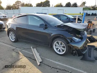 2022 Tesla Model Y Long Range with VIN 7SAYGAEE1NF562042, listed as a Copart auction lot 45702845 with 34,240 mi miles and Salvage Title. Bid and sale history available at carsss.com. Image 4.