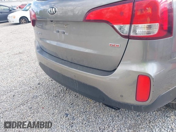 2015 Kia Sorento LX with VIN 5XYKTCA63FG654739, listed as a IAAI auction lot 42081544 with 121,024 mi miles. Bid and sale history available at carsss.com. Image 6.