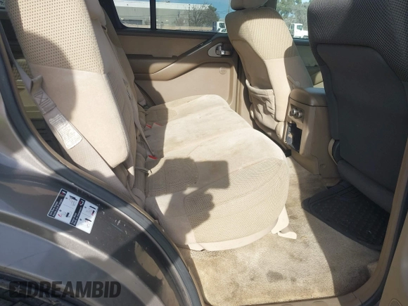 2005 Nissan Pathfinder SE z VIN 5N1AR18W95C765573, wystawiony jako IAAI lot #41732127 z przebiegiem 294 980 mil mil oraz . Historia ofert i sprzedaży dostępna na DreamBid. Obrazek 8.