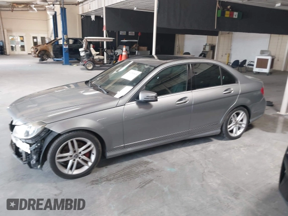 2012 Mercedes-Benz C 300 Sport z VIN WDDGF8BB2CR226900, wystawiony jako IAAI lot #42281921 z przebiegiem 186 173 mil mil oraz . Historia ofert i sprzedaży dostępna na DreamBid. Obrazek 15.