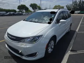 2019 Chrysler Pacifica Touring L с VIN 2C4RC1BG8KR537531, выставлен на аукционе Copart как лот 61310565 с пробегом 270 448 миль миль и Чистый • Clean title. История ставок и продаж доступна на DreamBid. Изображение 2.