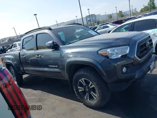 2022 Toyota Tacoma SR5 z VIN 3TMBZ5DN5NM036322, wystawiony jako IAAI lot #42437939 z przebiegiem 77 805 mil mil oraz . Historia ofert i sprzedaży dostępna na DreamBid. Obrazek 14.
