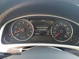 2016 Volkswagen Touareg Sport с VIN WVGEF9BP1GD012594, выставлен на аукционе Copart как лот 52438305 с пробегом 125 204 миль миль и Списание • Salvage title. История ставок и продаж доступна на DreamBid. Изображение 9.