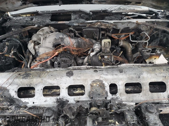 2017 GMC Sierra 3500HD z VIN 1GT32VCYXHZ265117, wystawiony jako Copart lot #86637524 z przebiegiem Nie podano mil oraz Szkoda całkowita • Salvage title. Historia ofert i sprzedaży dostępna na DreamBid. Obrazek 11.