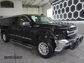 2020 Chevrolet Silverado 1500 LT with VIN 3GCUYDED1LG292402, listed as a Copart auction lot 52629945 with 33,714 mi miles and Salvage Title. Bid and sale history available at DreamBid. Image 1.