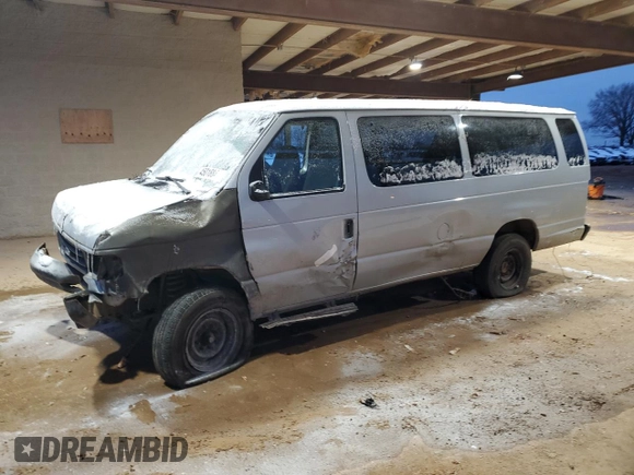 2004 Ford Econoline Passenger XL with VIN 1FBSS31L04HA31211, listed as a Copart auction lot 45018845 with 388,248 mi miles and Salvage Title. Bid and sale history available at carsss.com. Image 1.