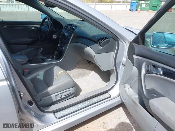 2005 Acura TL with VIN 19UUA66225A042361, listed as a IAAI auction lot 41795900 with 236,371 mi miles. Bid and sale history available at carsss.com. Image 5.