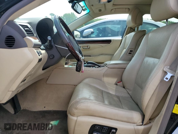 2013 Lexus LS 460 z VIN JTHCL5EF2D5016819, wystawiony jako Copart lot #56473145 z przebiegiem 102 293 mil mil oraz Szkody całkowita. Historia ofert i sprzedaży dostępna na DreamBid. Obrazek 7.
