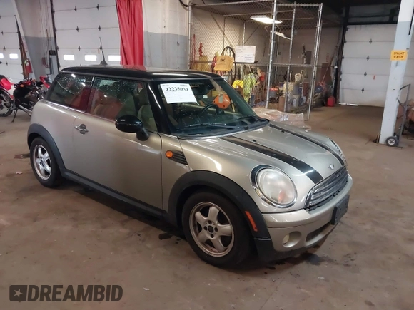 2008 MINI Hardtop with VIN WMWMF33508TU67872, listed as a IAAI auction lot 42235034 with 171,771 mi miles and . Bid and sale history available at DreamBid. Image 1.