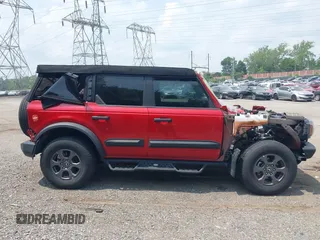 2023 Ford Bronco z VIN 1FMDE5BH8PLB24394, wystawiony jako IAAI lot #42449638 z przebiegiem 96 046 mil mil oraz . Historia ofert i sprzedaży dostępna na DreamBid. Obrazek 14.