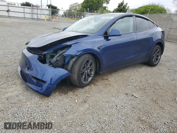 2024 Tesla Model Y Long Range with VIN 7SAYGDEE0RF176672, listed as a Copart auction lot 55622355 with 6,728 mi miles and Salvage title. Bid and sale history available at DreamBid. Image 1.
