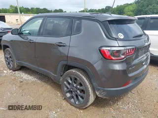 2021 Jeep Compass 80th Anniversary z VIN 3C4NJDEB5MT516982, wystawiony jako IAAI lot #42441681 z przebiegiem 37 414 mil mil oraz . Historia ofert i sprzedaży dostępna na DreamBid. Obrazek 3.