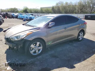 2013 Hyundai Elantra Limited z VIN 5NPDH4AE0DH453359, wystawiony jako Copart lot #57352165 z przebiegiem 84 463 mil mil oraz Szkoda całkowita • Salvage title. Historia ofert i sprzedaży dostępna na DreamBid. Obrazek 1.