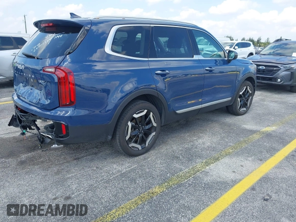 2025 Kia Telluride S with VIN 5XYP64GC0SG581646, listed as a IAAI auction lot 42063284 with 12,561 mi miles and . Bid and sale history available at DreamBid. Image 4.