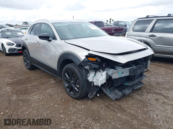 2024 Mazda CX-30 S Select Sport z VIN 3MVDMBBM3RM664352, wystawiony jako IAAI lot #42190340 z przebiegiem 10 068 mil mil oraz . Historia ofert i sprzedaży dostępna na DreamBid. Obrazek 1.
