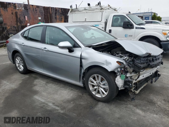 2025 Toyota Camry LE z VIN 4T1DAACK0SU073104, wystawiony jako Copart lot #51095855 z przebiegiem 10 976 mil mil oraz Szkoda całkowita • Salvage title. Historia ofert i sprzedaży dostępna na DreamBid. Obrazek 4.