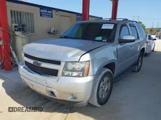 2013 Chevrolet Tahoe LT z VIN 1GNSCBE04DR238222, wystawiony jako IAAI lot #42228643 z przebiegiem 214 525 mil mil oraz . Historia ofert i sprzedaży dostępna na DreamBid. Obrazek 17.