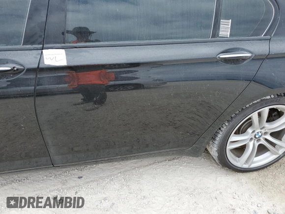 2015 BMW 7 Series 750Li xDrive z VIN WBAYF8C56FD654233, wystawiony jako Copart lot #83321604 z przebiegiem Nie podano mil oraz Nie do naprawy • Non repairable. Historia ofert i sprzedaży dostępna na DreamBid. Obrazek 12.