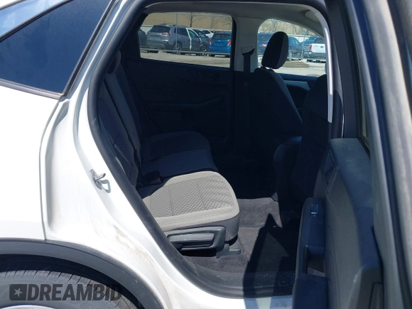 2022 Ford Escape SE with VIN 1FMCU9G69NUA61133, listed as a IAAI auction lot 42077406 with 218,074 mi miles. Bid and sale history available at carsss.com. Image 8.