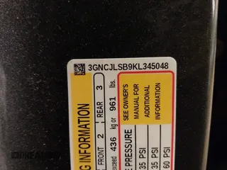 2019 Chevrolet Trax LT z VIN 3GNCJLSB9KL345048, wystawiony jako IAAI lot #41599824 z przebiegiem Nie podano mil oraz . Historia ofert i sprzedaży dostępna na DreamBid. Obrazek 9.