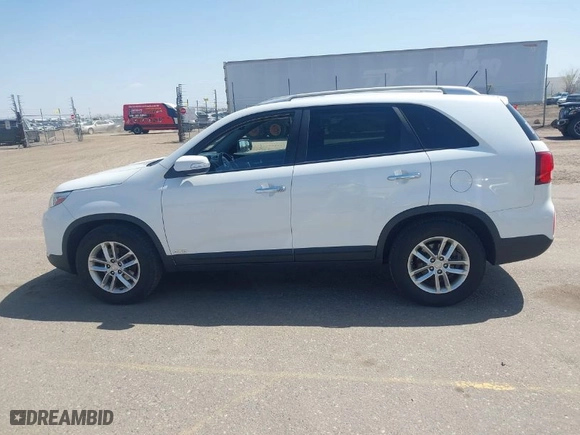 2015 Kia Sorento LX with VIN 5XYKTDA78FG649602, listed as a IAAI auction lot 42010718 with 155,724 mi miles. Bid and sale history available at carsss.com. Image 14.