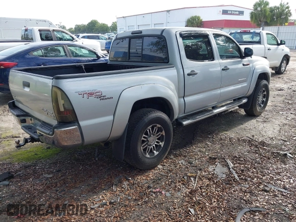 2005 Toyota Tacoma PreRunner z VIN 3TMJU62N15M003398, wystawiony jako IAAI lot #42490056 z przebiegiem 246 125 mil mil oraz . Historia ofert i sprzedaży dostępna na DreamBid. Obrazek 4.