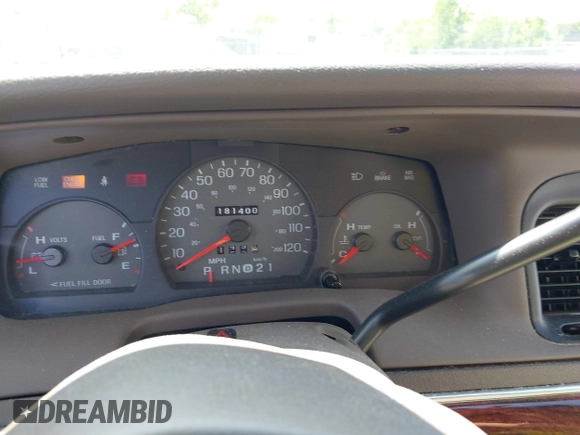 2000 Mercury Grand Marquis GS z VIN 2MEFM74W3YX610461, wystawiony jako IAAI lot #42162767 z przebiegiem 181 400 mil mil oraz . Historia ofert i sprzedaży dostępna na DreamBid. Obrazek 7.