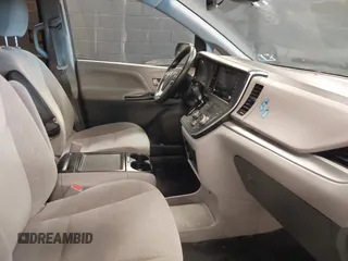2018 Toyota Sienna LE Auto Access Seat with VIN 5TDKZ3DC3JS906162, listed as a IAAI auction lot 41863331 with 200,655 mi miles. Bid and sale history available at carsss.com. Image 5.