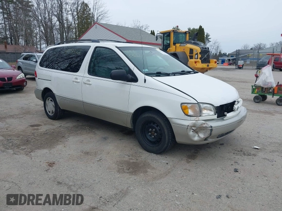 2000 Toyota Sienna LE with VIN 4T3ZF13C4YU233128, listed as a IAAI auction lot 41973322 with 117,577 mi miles. Bid and sale history available at carsss.com. Image 1.