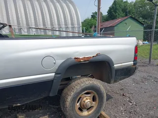 2001 Dodge 2500 z VIN 1B7KF23661J611536, wystawiony jako IAAI lot #42511635 z przebiegiem 304 447 mil mil oraz . Historia ofert i sprzedaży dostępna na DreamBid. Obrazek 13.
