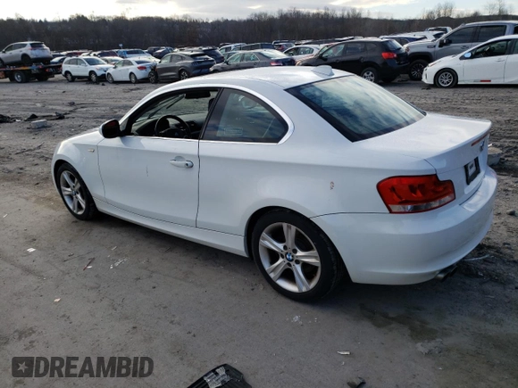 2012 BMW 1 Series 128i z VIN WBAUP9C56CVS94212, wystawiony jako Copart lot #81246514 z przebiegiem Nie podano mil oraz Czysty tytuł • Clean title. Historia ofert i sprzedaży dostępna na DreamBid. Obrazek 2.