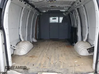 2018 Chevrolet Express Cargo z VIN 1GCWGAFGXJ1291456, wystawiony jako Copart lot #82140854 z przebiegiem 141 829 mil mil oraz Szkoda całkowita • Salvage title. Historia ofert i sprzedaży dostępna na DreamBid. Obrazek 10.