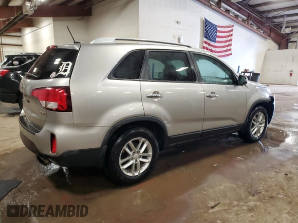 2015 Kia Sorento LX with VIN 5XYKT4A68FG607356, listed as a Copart auction lot 41841765 with 159,918 mi miles and Clean Title. Bid and sale history available at carsss.com. Image 3.