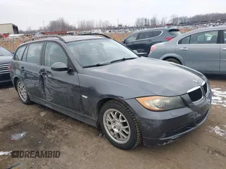 2007 BMW 3 Series 328i z VIN WBAVS13587FX15951, wystawiony jako IAAI lot #41530164 z przebiegiem 153 051 mil mil oraz . Historia ofert i sprzedaży dostępna na DreamBid. Obrazek 1.
