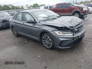 2025 Volkswagen Jetta Sport z VIN 3VWBX7BU2SM000558, wystawiony jako IAAI lot #41953023 z przebiegiem 3 201 mil mil oraz . Historia ofert i sprzedaży dostępna na DreamBid. Obrazek 1.