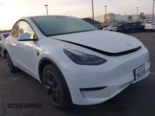 2024 Tesla Model Y Long Range z VIN 7SAYGDEE8RF081633, wystawiony jako IAAI lot #42232929 z przebiegiem 15 889 mil mil oraz . Historia ofert i sprzedaży dostępna na DreamBid. Obrazek 1.