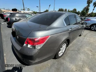 2008 Honda Accord LX z VIN JHMCP26358C033073, wystawiony jako Copart lot #58873205 z przebiegiem 195 692 mil mil oraz Czysty tytuł • Clean title. Historia ofert i sprzedaży dostępna na DreamBid. Obrazek 4.