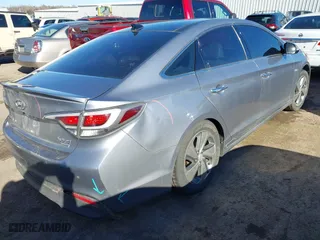 2016 Hyundai Sonata Hybrid Limited with VIN KMHE34L1XGA022774, listed as a IAAI auction lot 41333870 with 145,755 mi miles. Bid and sale history available at carsss.com. Image 4.